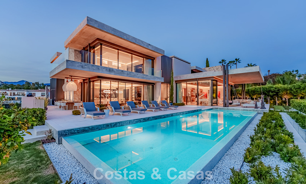 High-end luxevilla met panoramisch zeezicht te koop binnen een prestigieus resort, Benahavis - Marbella 788435