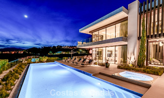 High-end luxevilla met panoramisch zeezicht te koop binnen een prestigieus resort, Benahavis - Marbella 788436 