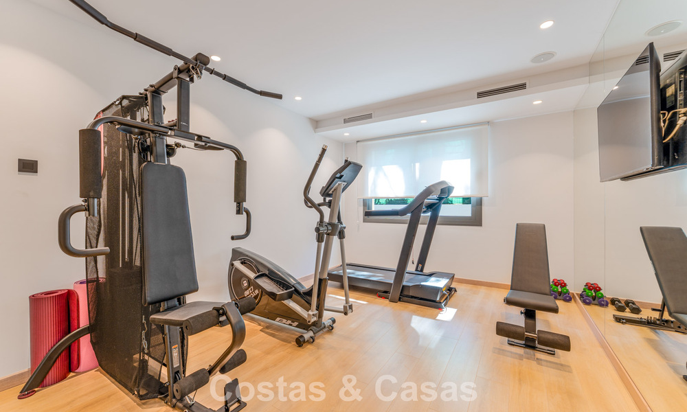 Stijlvol gerenoveerde luxevilla te koop in een bevoorrechte golfgemeenschap in Nueva Andalucia, Marbella 788437