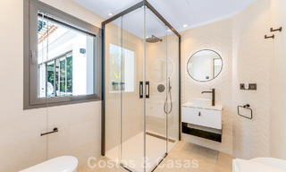 Stijlvol gerenoveerde luxevilla te koop in een bevoorrechte golfgemeenschap in Nueva Andalucia, Marbella 788450 