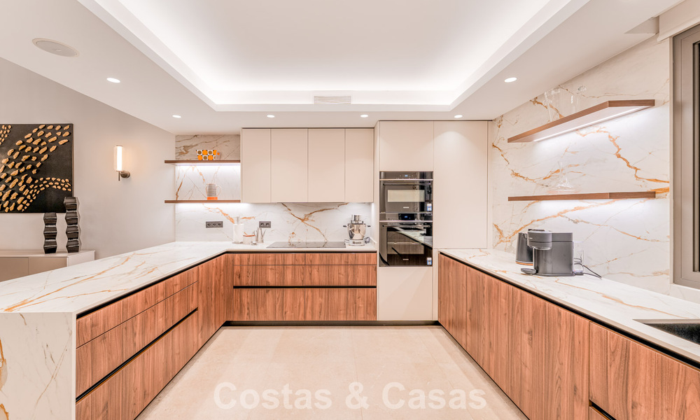 Stijlvol gerenoveerde luxevilla te koop in een bevoorrechte golfgemeenschap in Nueva Andalucia, Marbella 788452