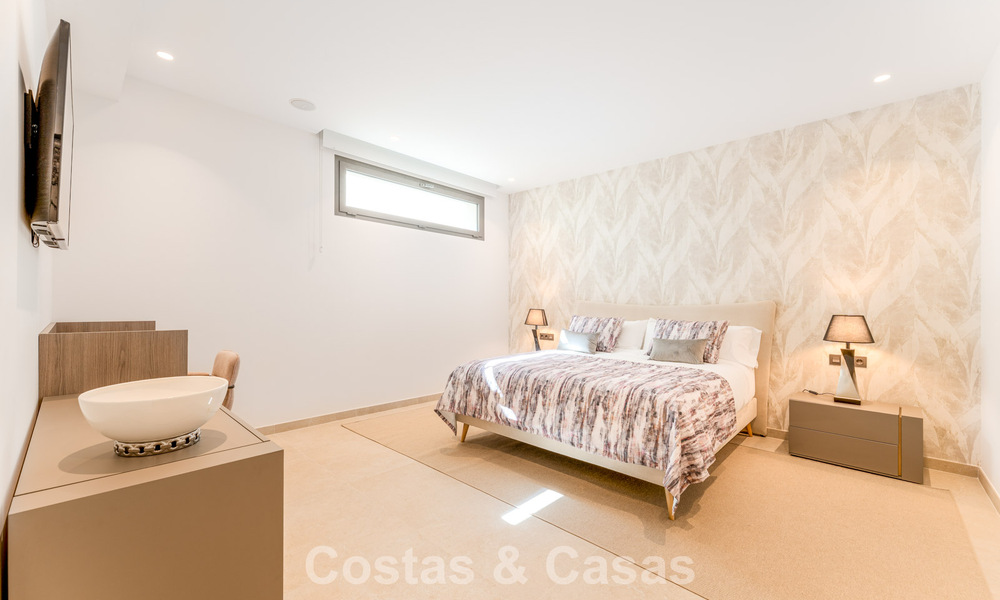 Stijlvol gerenoveerde luxevilla te koop in een bevoorrechte golfgemeenschap in Nueva Andalucia, Marbella 788454