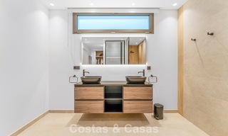 Stijlvol gerenoveerde luxevilla te koop in een bevoorrechte golfgemeenschap in Nueva Andalucia, Marbella 788456 