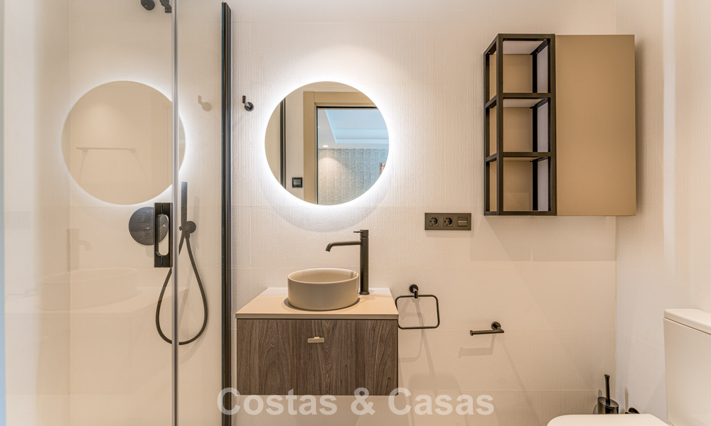 Stijlvol gerenoveerde luxevilla te koop in een bevoorrechte golfgemeenschap in Nueva Andalucia, Marbella 788458