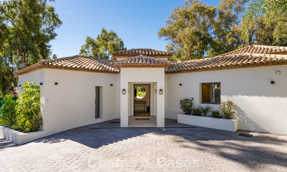 Stijlvol gerenoveerde luxevilla te koop in een bevoorrechte golfgemeenschap in Nueva Andalucia, Marbella 788459
