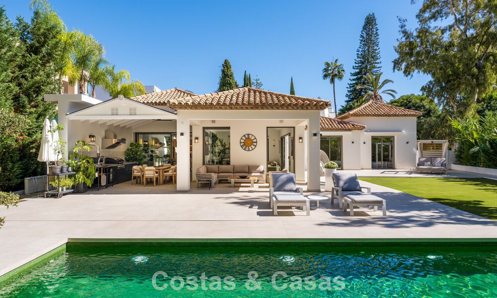 Stijlvol gerenoveerde luxevilla te koop in een bevoorrechte golfgemeenschap in Nueva Andalucia, Marbella 788461