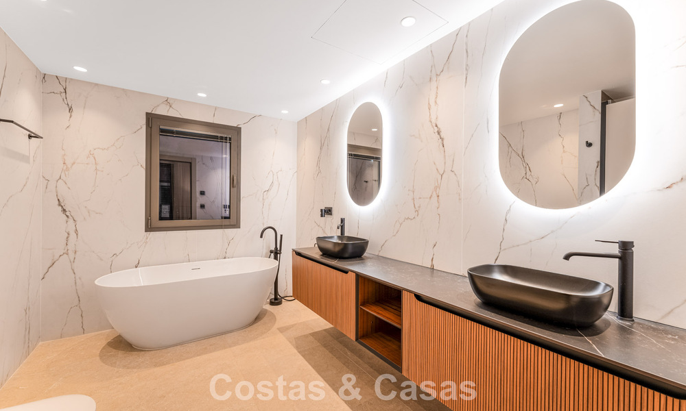 Stijlvol gerenoveerde luxevilla te koop in een bevoorrechte golfgemeenschap in Nueva Andalucia, Marbella 788462