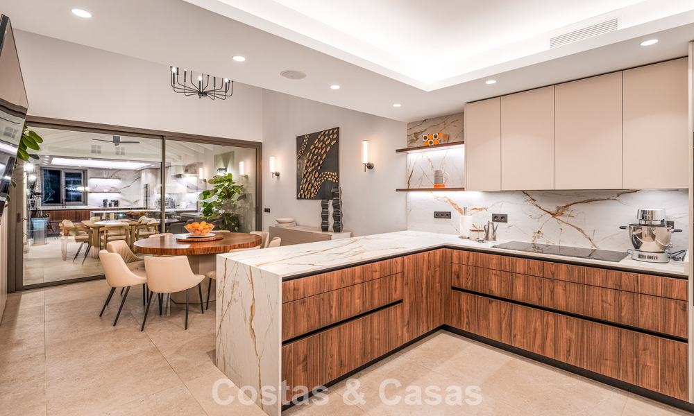 Stijlvol gerenoveerde luxevilla te koop in een bevoorrechte golfgemeenschap in Nueva Andalucia, Marbella 788466