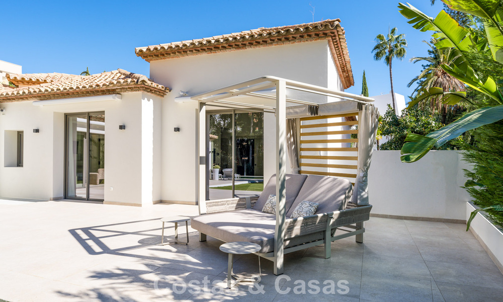 Stijlvol gerenoveerde luxevilla te koop in een bevoorrechte golfgemeenschap in Nueva Andalucia, Marbella 788486