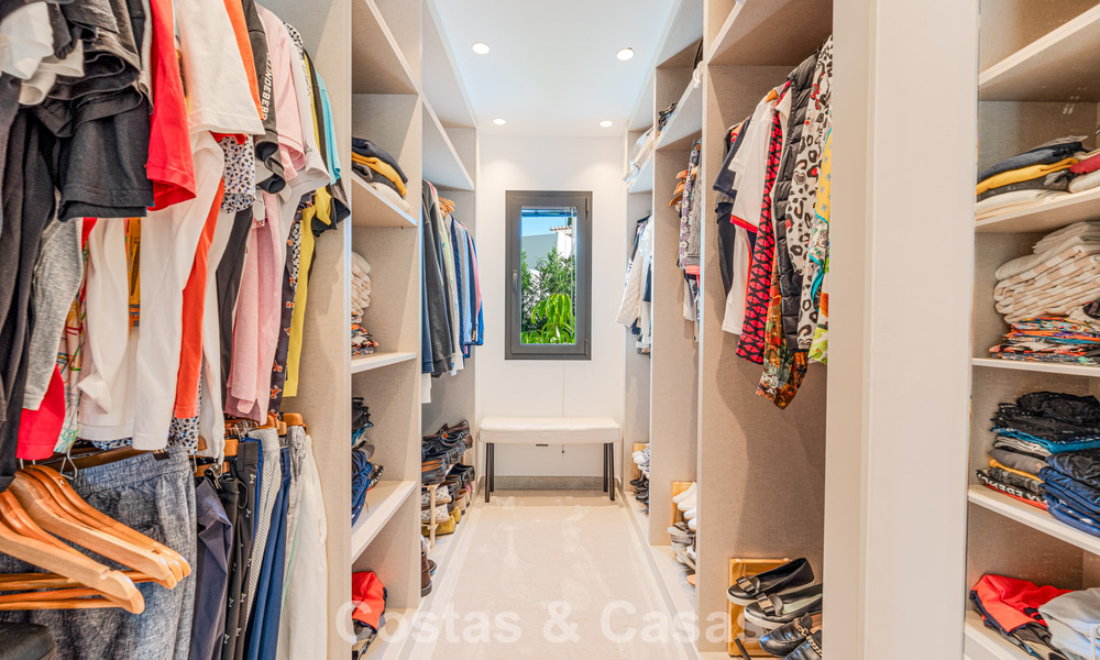 Stijlvol gerenoveerde luxevilla te koop in een bevoorrechte golfgemeenschap in Nueva Andalucia, Marbella 788488