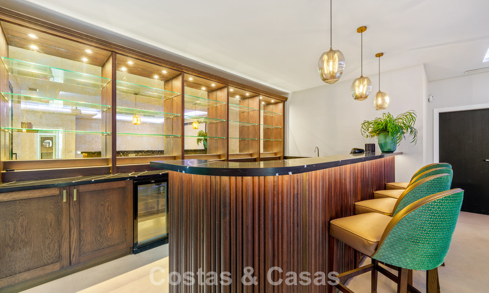 Exclusieve villa met zeezicht te koop, in een beveiligde urbanisatie in La Quinta, Marbella - Benahavis 788547