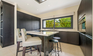 Exclusieve villa met zeezicht te koop, in een beveiligde urbanisatie in La Quinta, Marbella - Benahavis 788555 