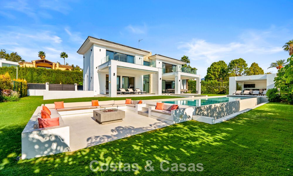 Exclusieve villa met zeezicht te koop, in een beveiligde urbanisatie in La Quinta, Marbella - Benahavis 788565