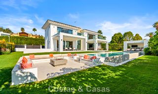 Exclusieve villa met zeezicht te koop, in een beveiligde urbanisatie in La Quinta, Marbella - Benahavis 788565 