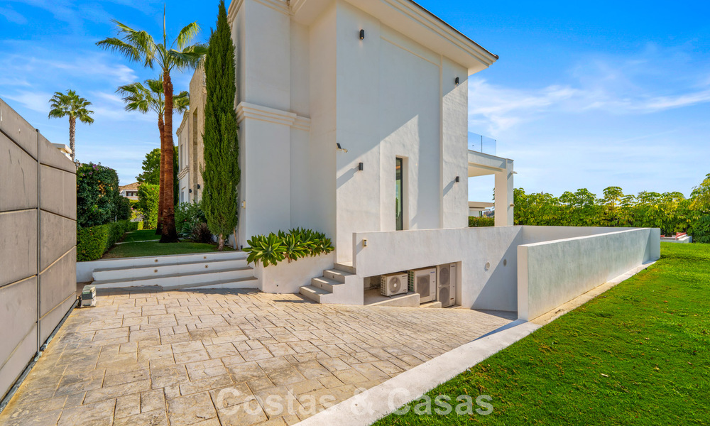 Exclusieve villa met zeezicht te koop, in een beveiligde urbanisatie in La Quinta, Marbella - Benahavis 788567