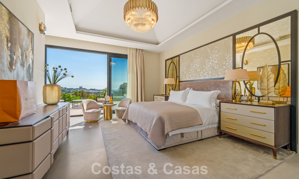 Exclusieve villa met zeezicht te koop, in een beveiligde urbanisatie in La Quinta, Marbella - Benahavis 788579