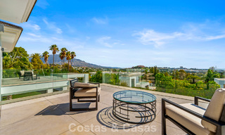 Exclusieve villa met zeezicht te koop, in een beveiligde urbanisatie in La Quinta, Marbella - Benahavis 788582 