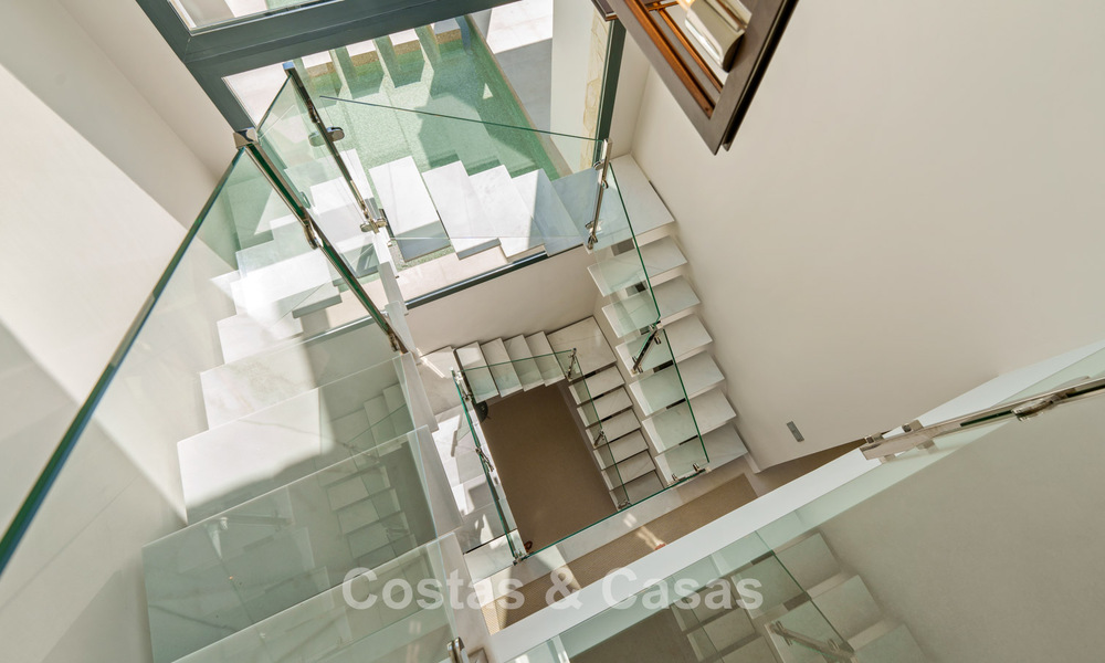 Exclusieve villa met zeezicht te koop, in een beveiligde urbanisatie in La Quinta, Marbella - Benahavis 788583