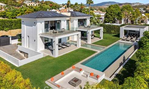Exclusieve villa met zeezicht te koop, in een beveiligde urbanisatie in La Quinta, Marbella - Benahavis 788584