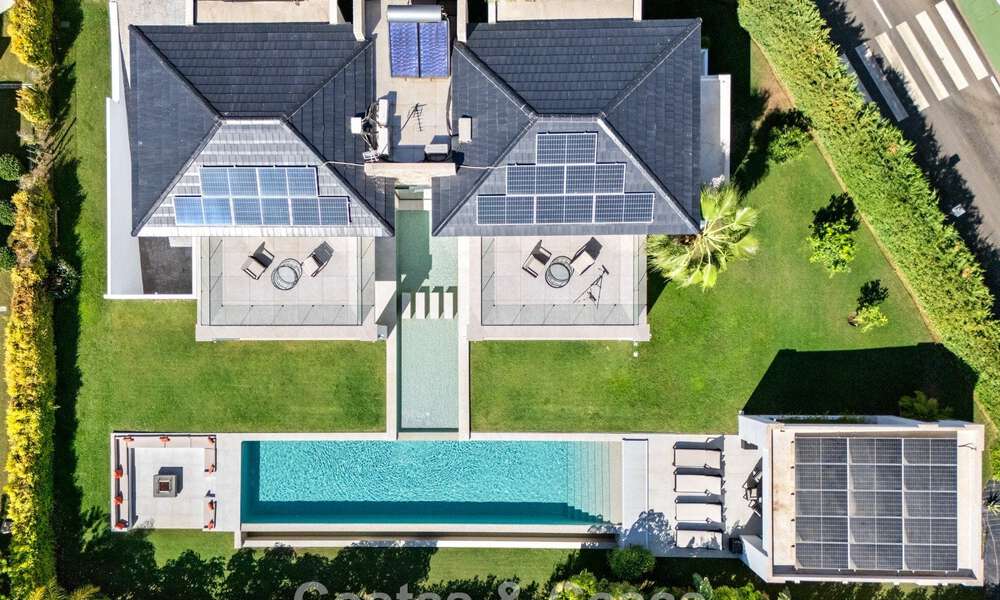 Exclusieve villa met zeezicht te koop, in een beveiligde urbanisatie in La Quinta, Marbella - Benahavis 788586