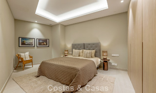 Minimalistische luxewoning met panoramisch zeezicht te koop in een prestigieus gated complex in Nueva Andalucia, Marbella 788595 