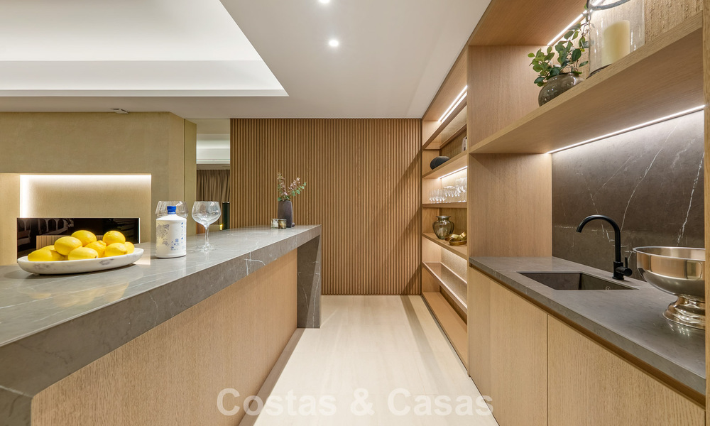 Minimalistische luxewoning met panoramisch zeezicht te koop in een prestigieus gated complex in Nueva Andalucia, Marbella 788599