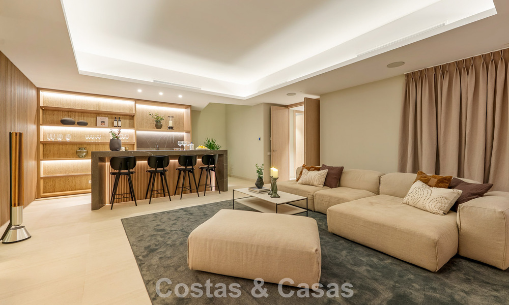 Minimalistische luxewoning met panoramisch zeezicht te koop in een prestigieus gated complex in Nueva Andalucia, Marbella 788600