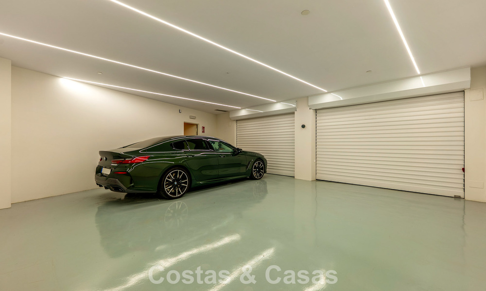 Minimalistische luxewoning met panoramisch zeezicht te koop in een prestigieus gated complex in Nueva Andalucia, Marbella 788601