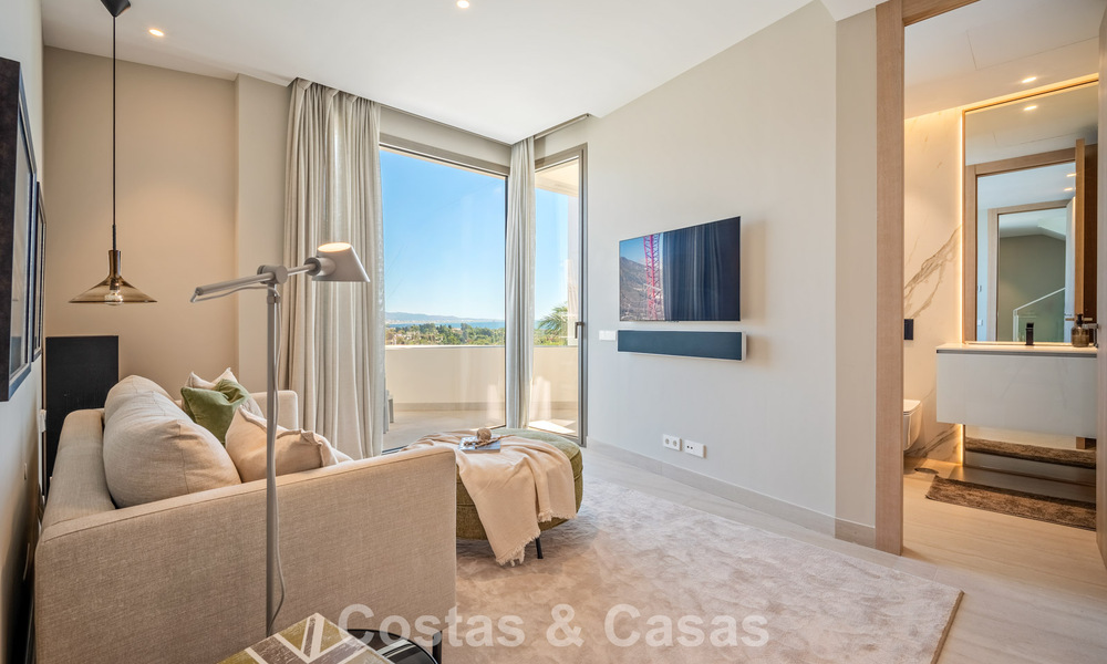 Minimalistische luxewoning met panoramisch zeezicht te koop in een prestigieus gated complex in Nueva Andalucia, Marbella 788613