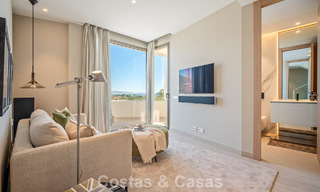Minimalistische luxewoning met panoramisch zeezicht te koop in een prestigieus gated complex in Nueva Andalucia, Marbella 788613 