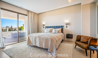 Minimalistische luxewoning met panoramisch zeezicht te koop in een prestigieus gated complex in Nueva Andalucia, Marbella 788617 