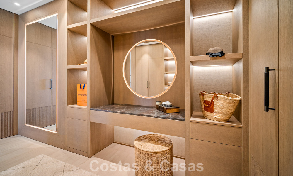 Minimalistische luxewoning met panoramisch zeezicht te koop in een prestigieus gated complex in Nueva Andalucia, Marbella 788624