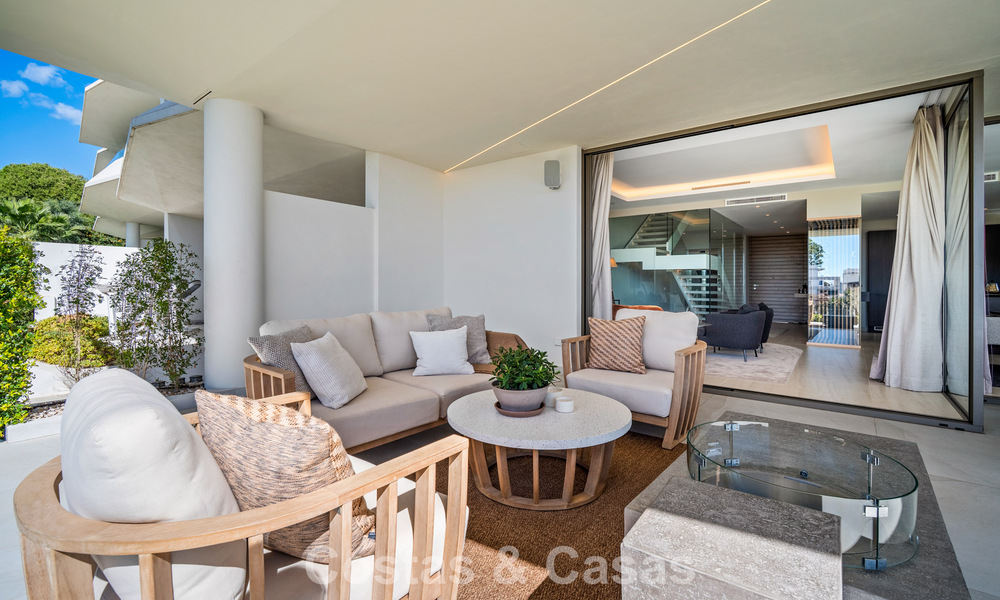 Minimalistische luxewoning met panoramisch zeezicht te koop in een prestigieus gated complex in Nueva Andalucia, Marbella 788636