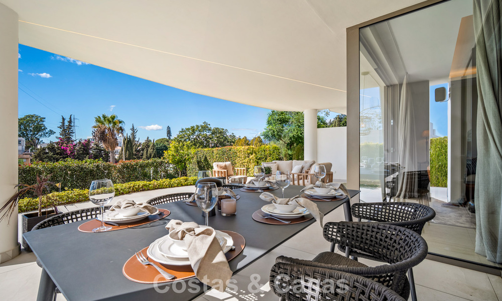 Minimalistische luxewoning met panoramisch zeezicht te koop in een prestigieus gated complex in Nueva Andalucia, Marbella 788638