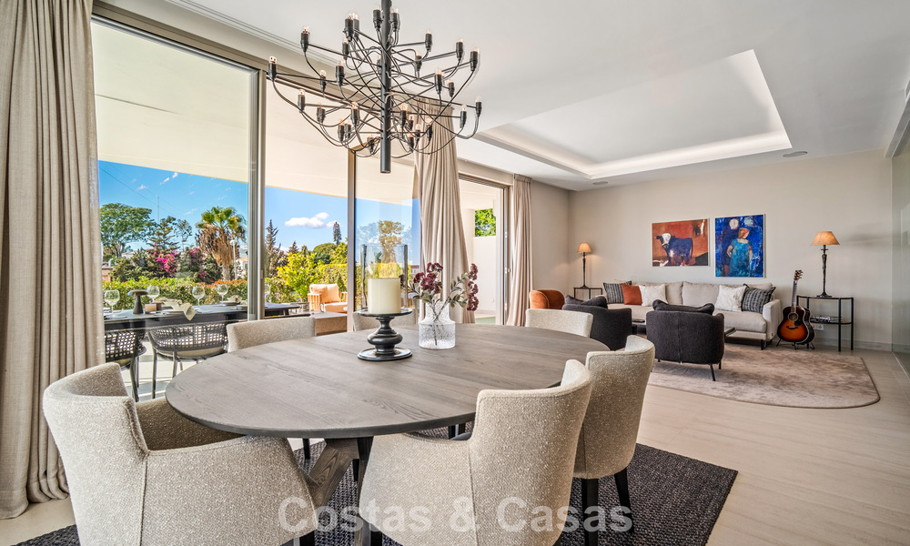 Minimalistische luxewoning met panoramisch zeezicht te koop in een prestigieus gated complex in Nueva Andalucia, Marbella 788639