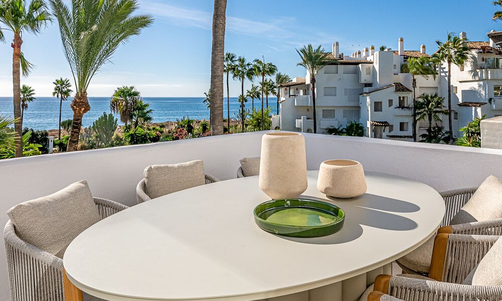 Gemoderniseerd appartement met zeezicht te koop in een strandcomplex op de New Golden Mile tussen Marbella en Estepona 788771
