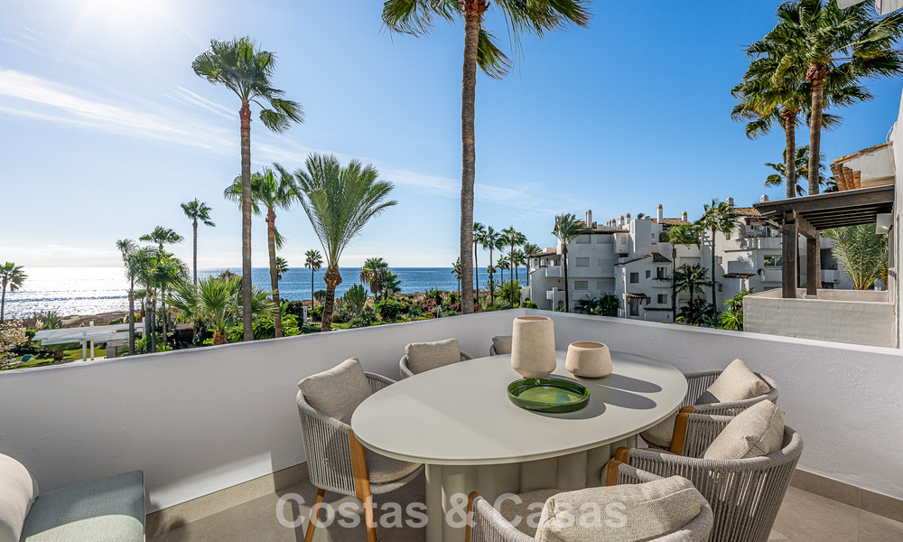 Gemoderniseerd appartement met zeezicht te koop in een strandcomplex op de New Golden Mile tussen Marbella en Estepona 788772