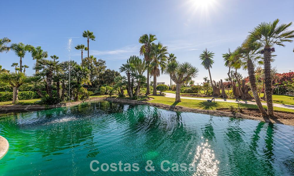 Gemoderniseerd appartement met zeezicht te koop in een strandcomplex op de New Golden Mile tussen Marbella en Estepona 788774