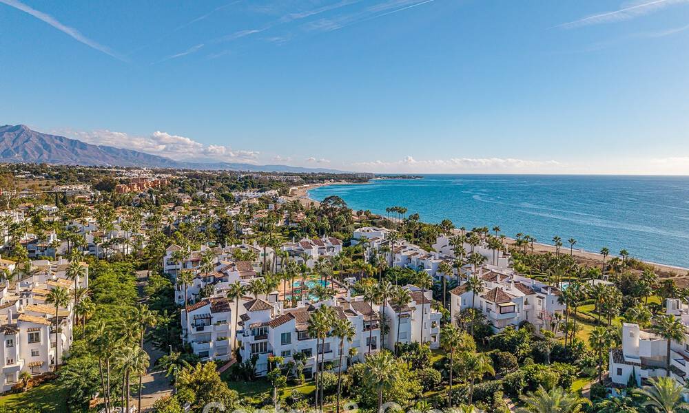 Gemoderniseerd appartement met zeezicht te koop in een strandcomplex op de New Golden Mile tussen Marbella en Estepona 788781