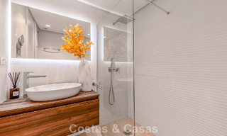 Gemoderniseerd appartement met zeezicht te koop in een strandcomplex op de New Golden Mile tussen Marbella en Estepona 788789 