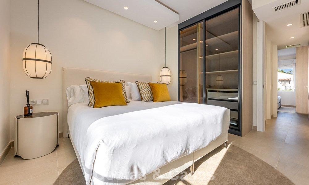 Gemoderniseerd appartement met zeezicht te koop in een strandcomplex op de New Golden Mile tussen Marbella en Estepona 788791