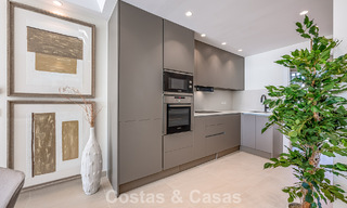 Gemoderniseerd appartement met zeezicht te koop in een strandcomplex op de New Golden Mile tussen Marbella en Estepona 788793 