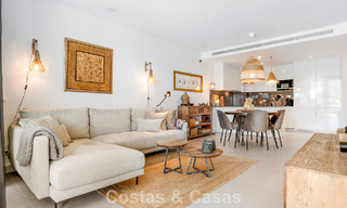 Modern appartement met ruime privétuin en deels zeezicht aan de golfbaan te koop in Estepona 789782 