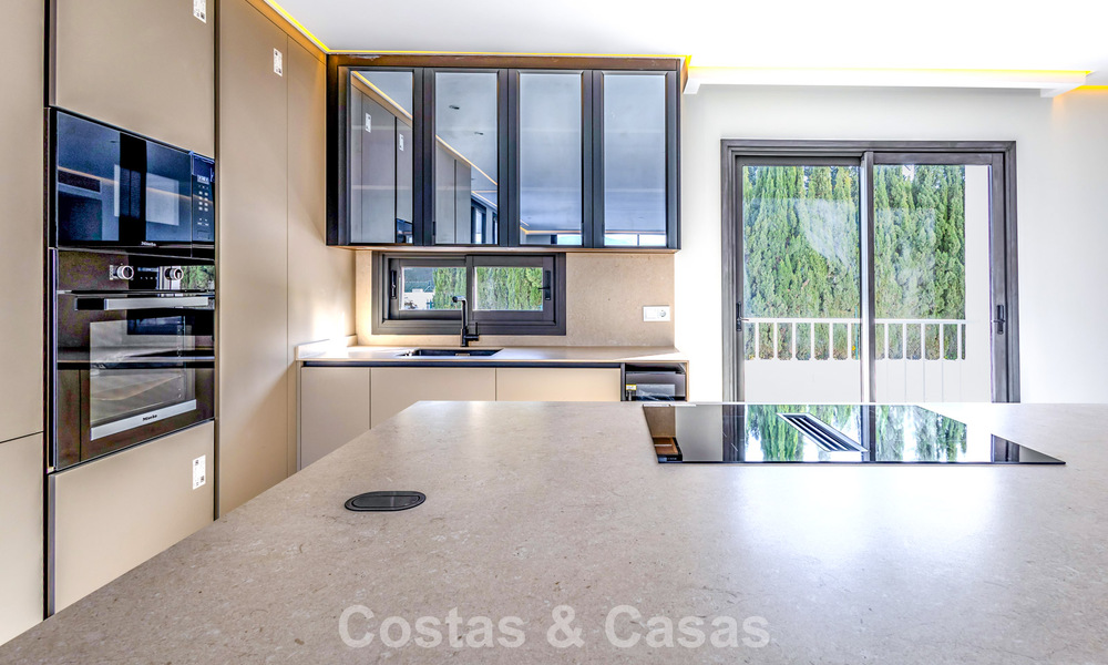 Eersteklas gerenoveerd appartement te koop op loopafstand van alles in Nueva Andalucia, Marbella 789713