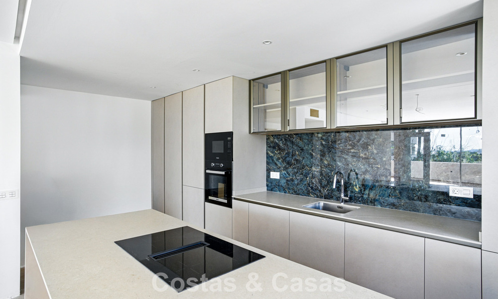 Luxueus appartement te koop met panoramisch uitzicht en op loopafstand van Puerto Banus in Nueva Andalucia, Marbella 789765