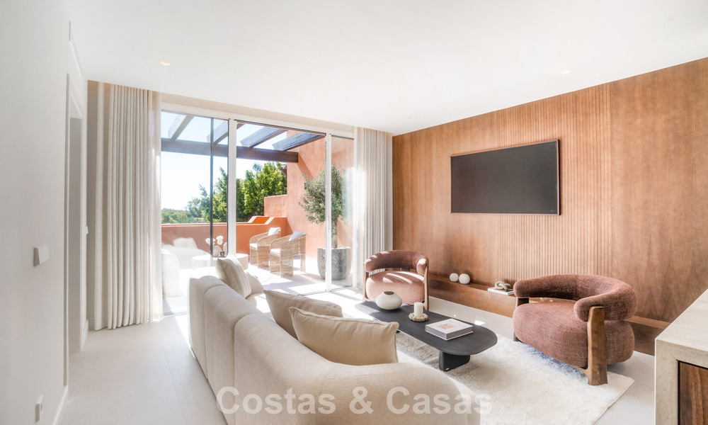 Duplex penthouse in Andalusische bouwstijl met een eigentijds interieur te koop in Nueva Andalucia, Marbella 789807