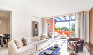 Duplex penthouse in Andalusische bouwstijl met een eigentijds interieur te koop in Nueva Andalucia, Marbella 789808 