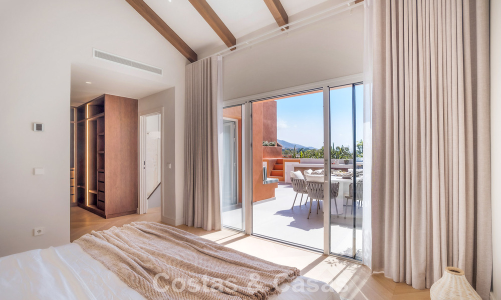Duplex penthouse in Andalusische bouwstijl met een eigentijds interieur te koop in Nueva Andalucia, Marbella 789815
