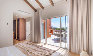 Duplex penthouse in Andalusische bouwstijl met een eigentijds interieur te koop in Nueva Andalucia, Marbella 789815 
