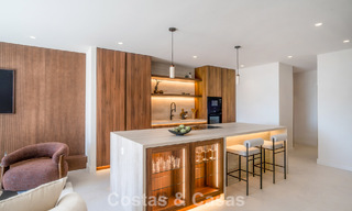 Duplex penthouse in Andalusische bouwstijl met een eigentijds interieur te koop in Nueva Andalucia, Marbella 789816 